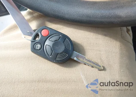 2010 Mazda Tribute I Sport из США, поврежденный, VIN 4F2CY0C73AKM07055